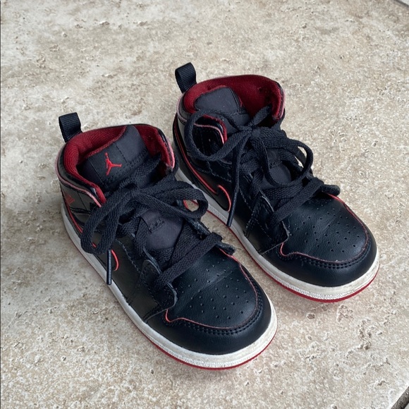 Nike little kids Black and Red High-Top Sneakers with Leather Upper - Picture 1 of 16